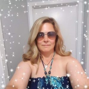 Meet your Posher, Denise